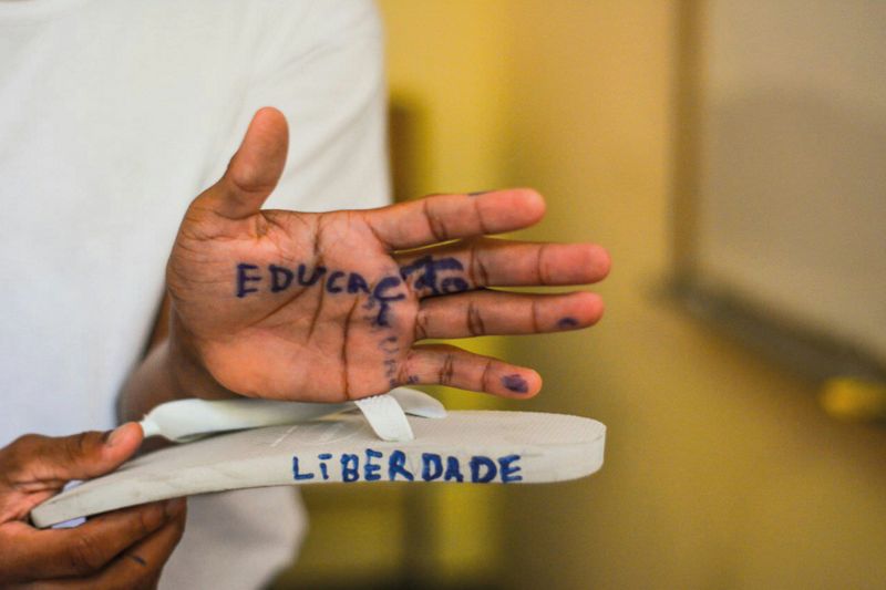 Ajude a Universidade Emancipa a nascer!